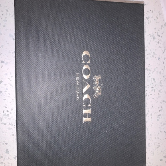 NEW NEVER USED STILL TIED INTO BOX Gorgeous Coach wristlet - Picture 5 of 6